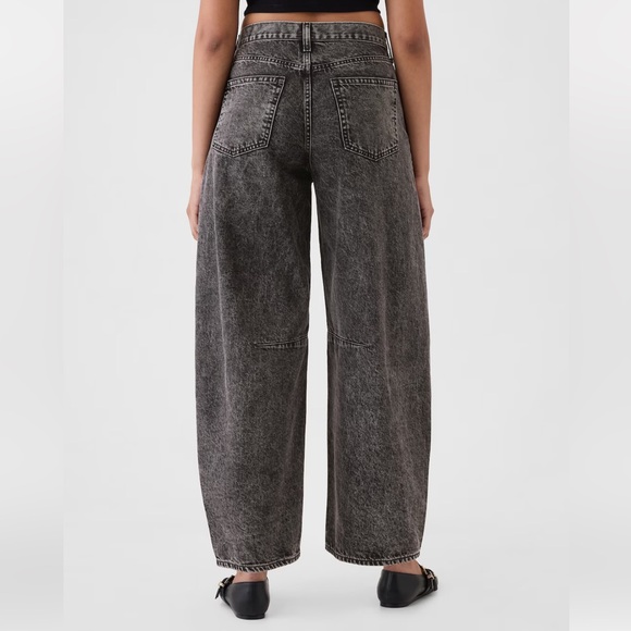 GAP Mid Rise Horseshoe Jeans - Picture 3 of 8